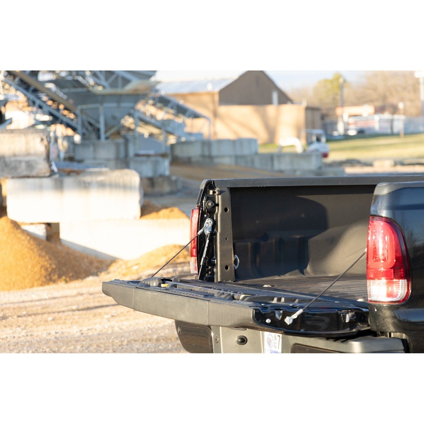 ROUGH COUNTRY Tailgate Assist | Ford F-250/F-350 Super Duty 2WD/4WD (1999-2016) | 73220
