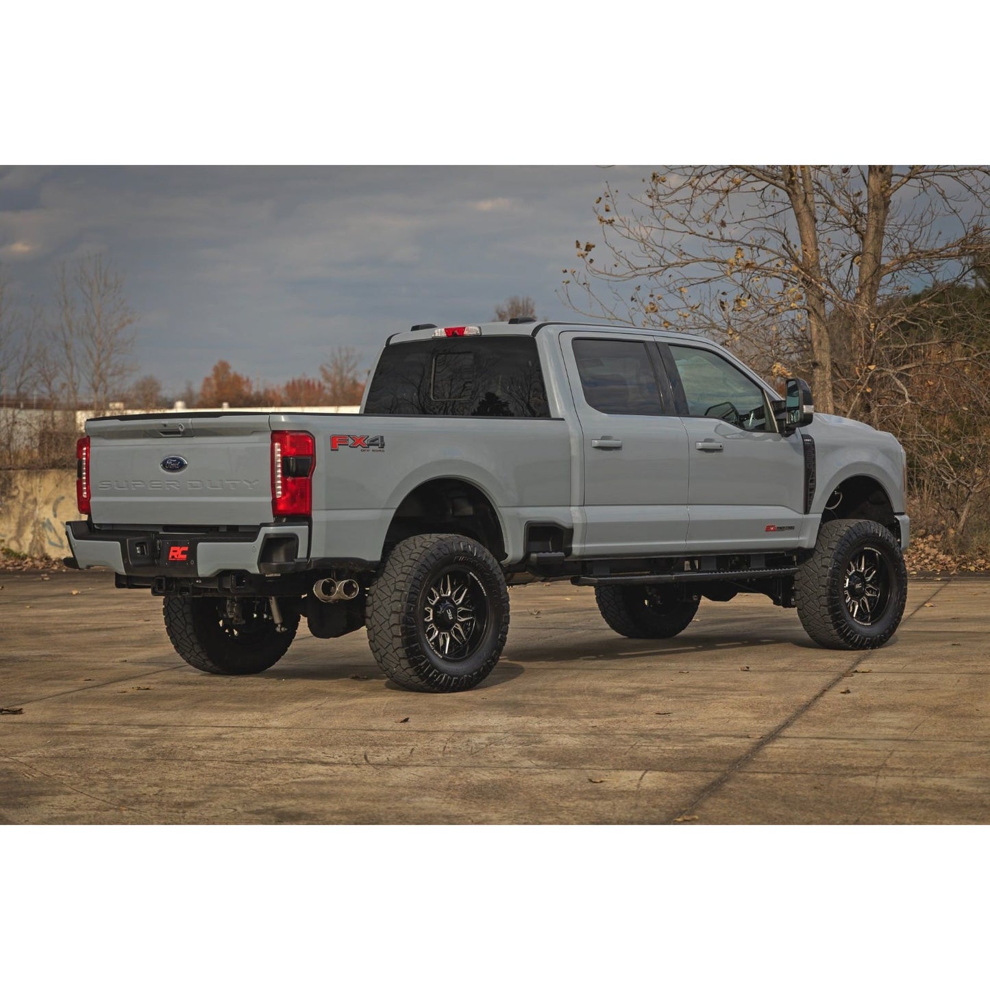 ROUGH COUNTRY | 4.5 Inch Lift Kit  Radius Arm  Diesel  M1  Ford F-250/F-350 Super Duty (23-26) | 400340