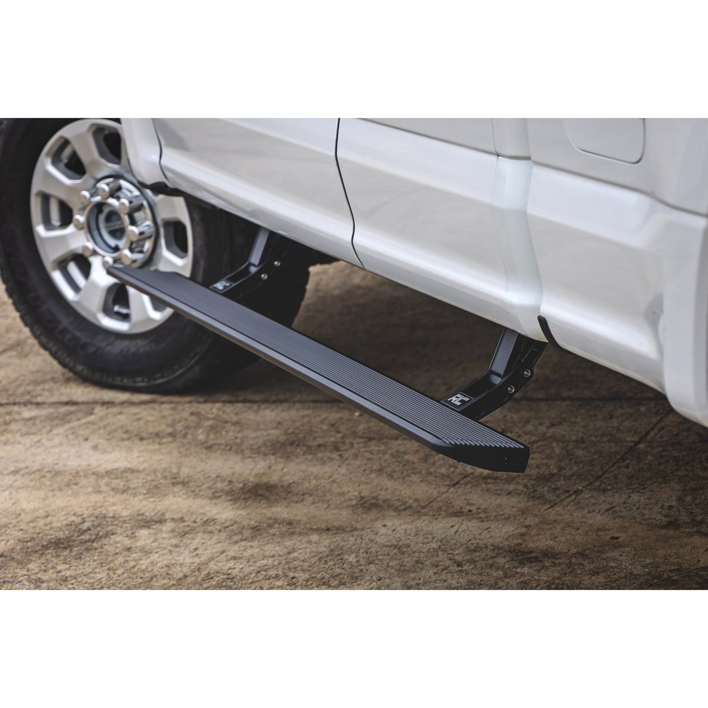 ROUGH COUNTRY | Power Running Boards  HT-Series  Super Cab  Ford F-150/Lightning/F-250/F-350/Raptor (15-26) | ESR71525