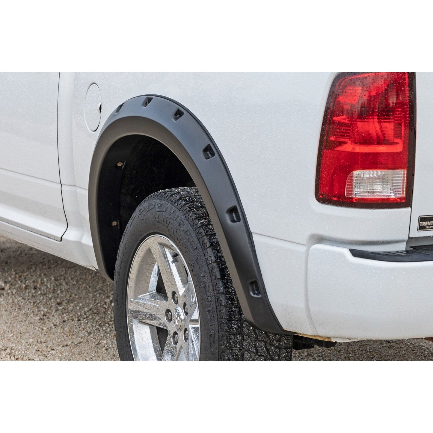 ROUGH COUNTRY Pocket Fender Flares | Ram 1500 2WD/4WD (2009-2018 & Classic) | F-D10911B