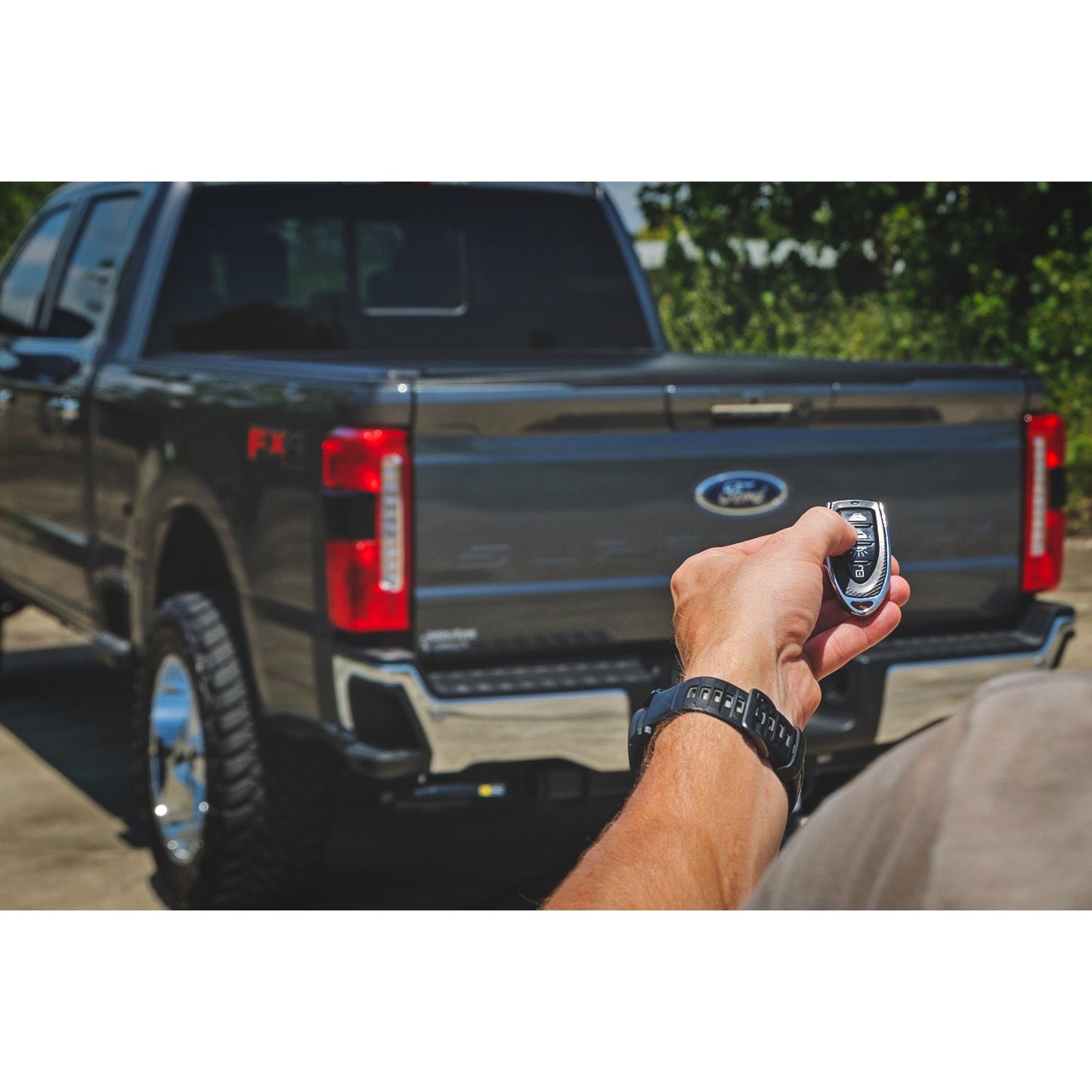 ROUGH COUNTRY | Powered Retractable Bed Cover  6'10" Bed  Ford F-250/F-350 Super Duty (17-26) | 51507650