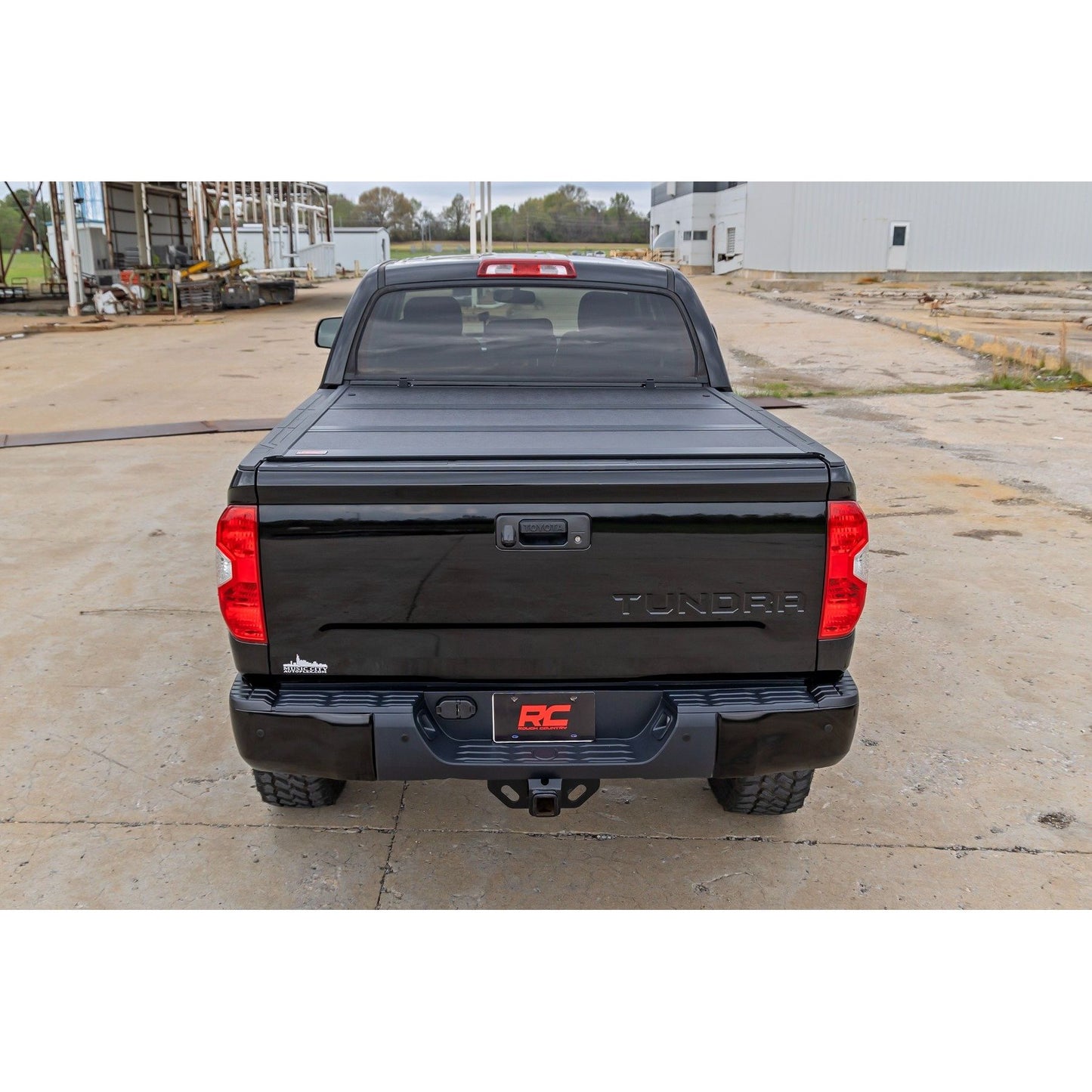 ROUGH COUNTRY Hard Low Profile Bed Cover | 5'7" Bed | Toyota Tundra 2WD/4WD (2007-2021) | 47414550B