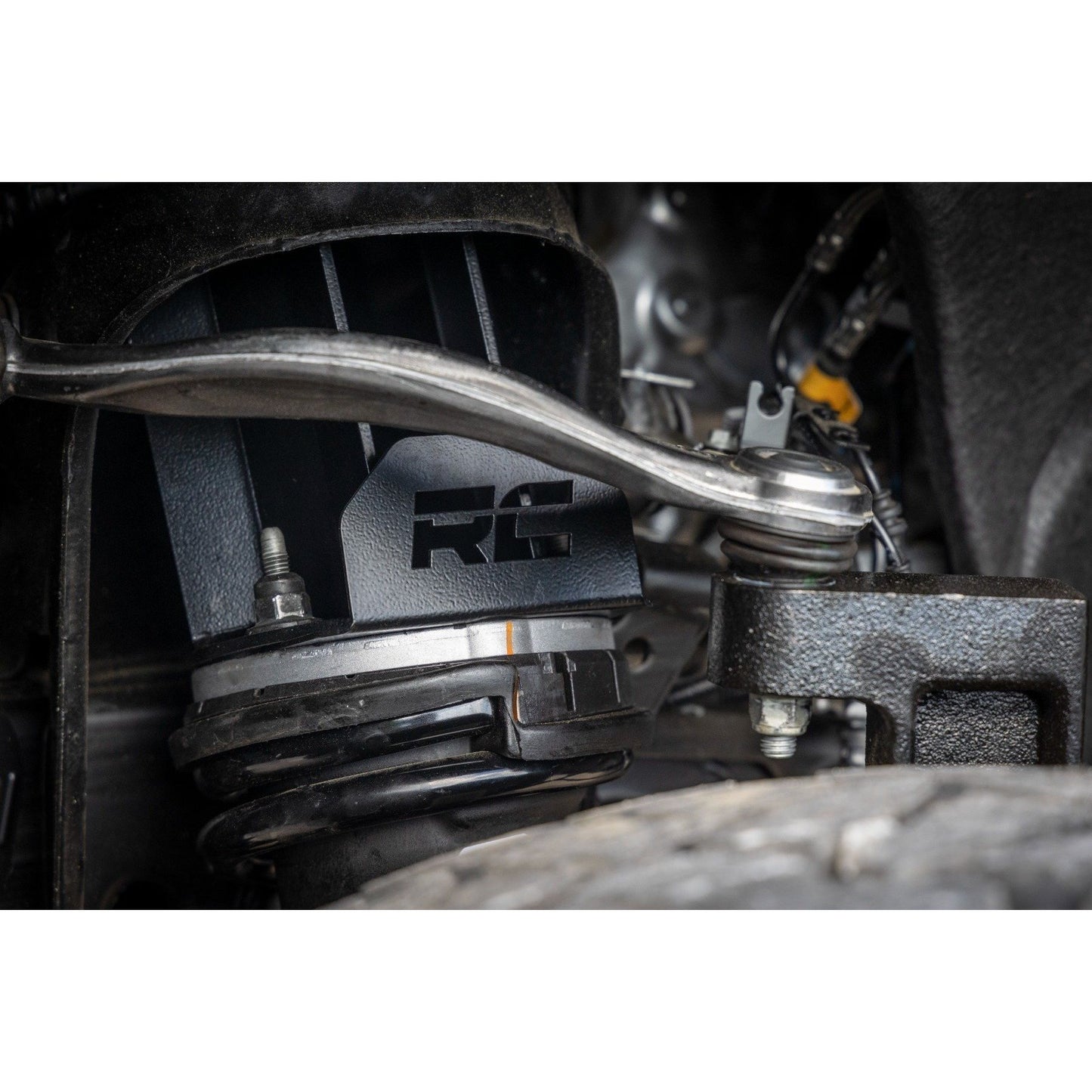 ROUGH COUNTRY 6 Inch Lift Kit | Adaptive Ride Control | Chevy/GMC Sierra 1500 (19-24)/Silverado 1500 (21-24)  | 29900