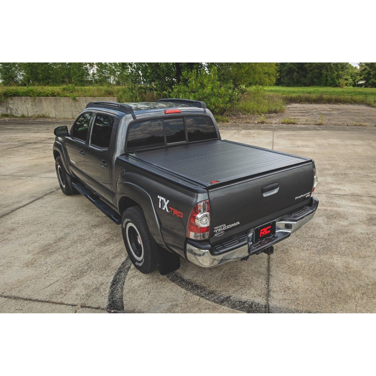 ROUGH COUNTRY | Hard Roll Up Bed Cover  5' Bed  Toyota Tacoma 2WD/4WD (2005-2015) | 50415500
