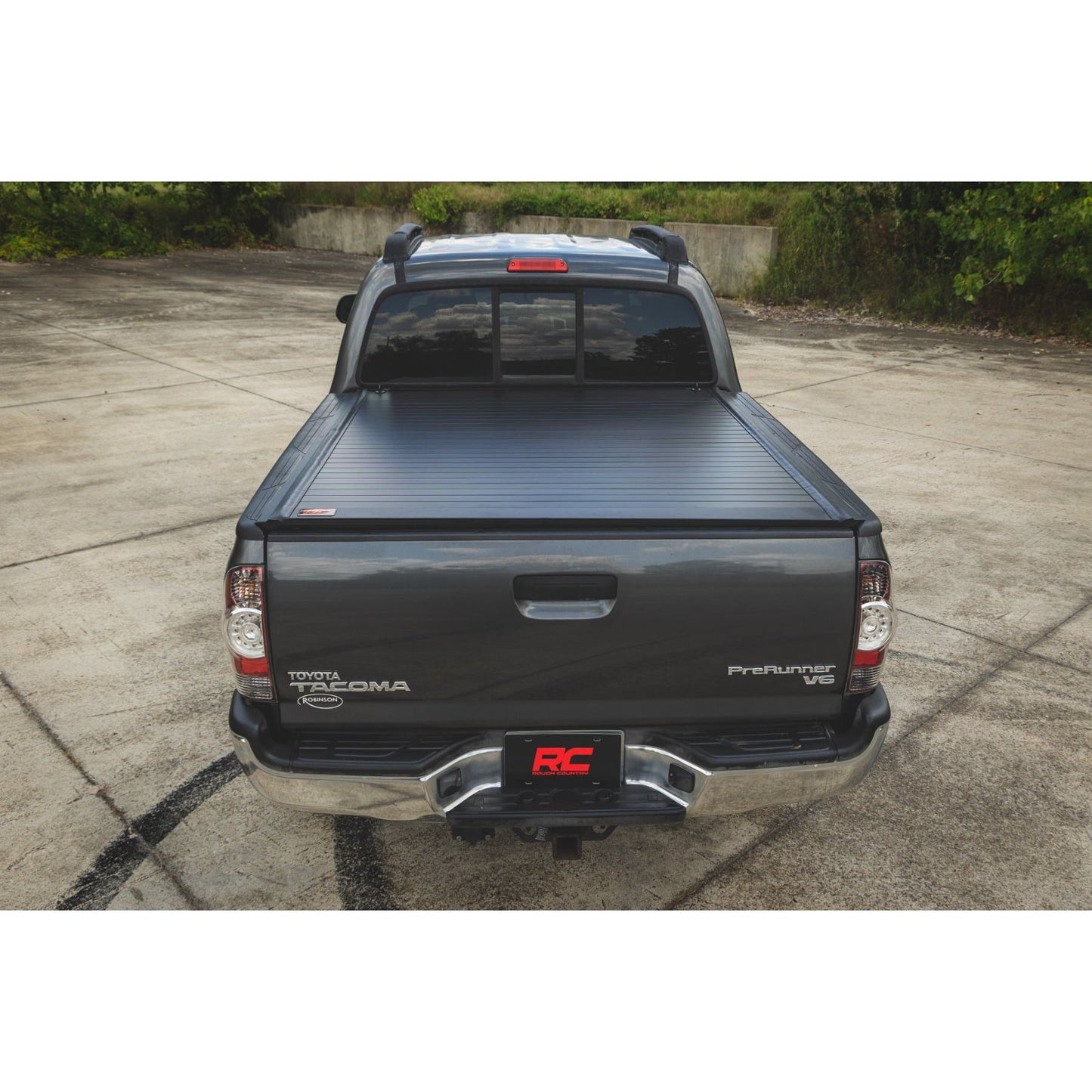ROUGH COUNTRY | Hard Roll Up Bed Cover  5' Bed  Toyota Tacoma 2WD/4WD (2005-2015) | 50415500