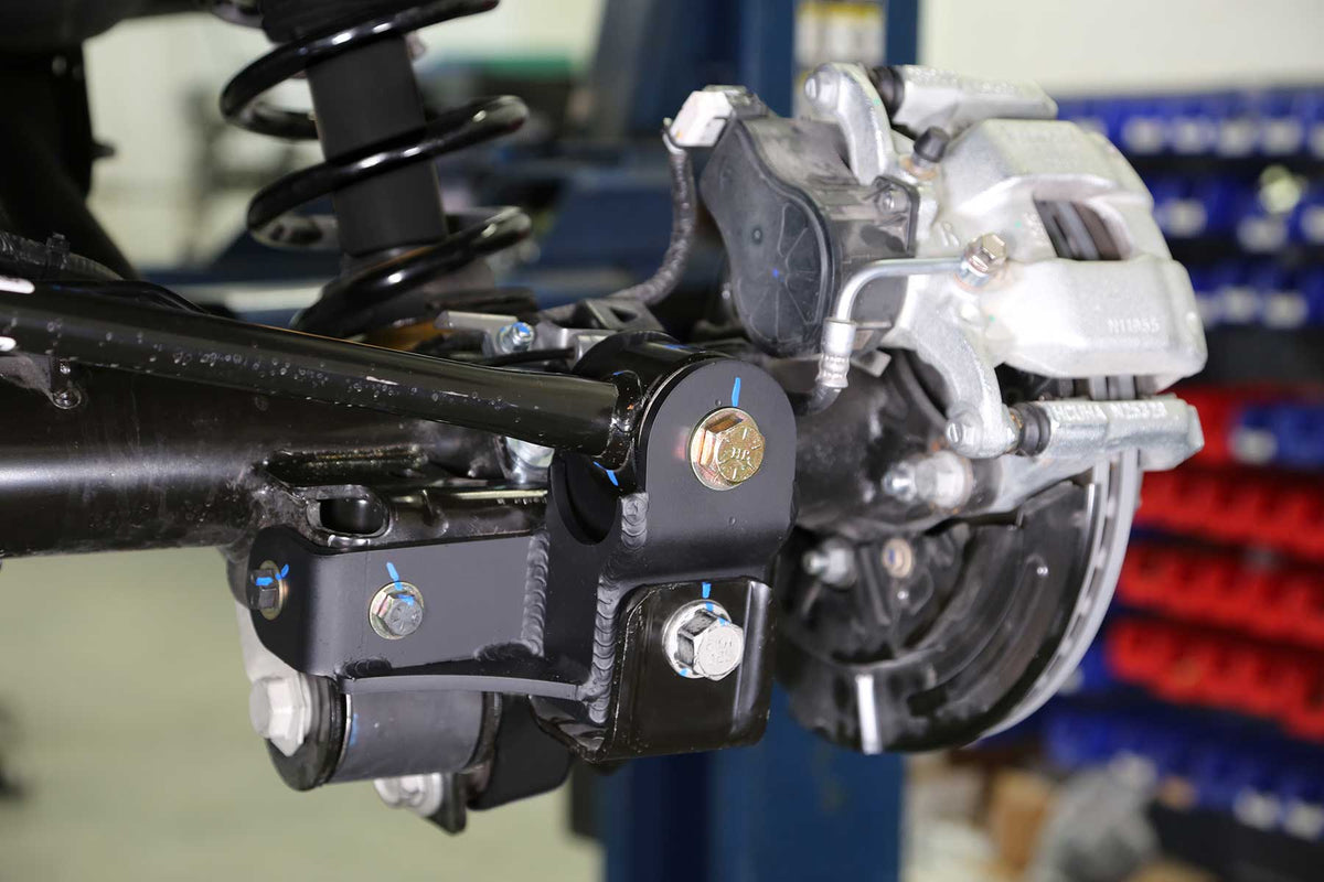 FABTECH | Rear Track Bar Bracket | Ford Bronco | FTS22345 — product image 2