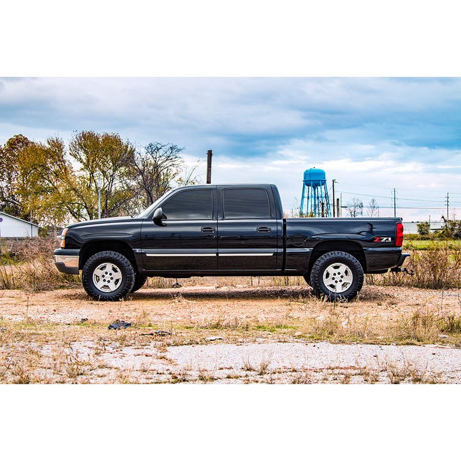 ROUGH COUNTRY 1.5-2 Inch Lift Kit | V2 | Chevy Silverado & GMC Sierra 1500 4WD (1999-2006 & Classic) | 28370