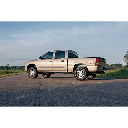 ROUGH COUNTRY 1.5-2 Inch Lift Kit | V2 | Chevy Silverado & GMC Sierra 1500 4WD (1999-2006 & Classic) | 28370