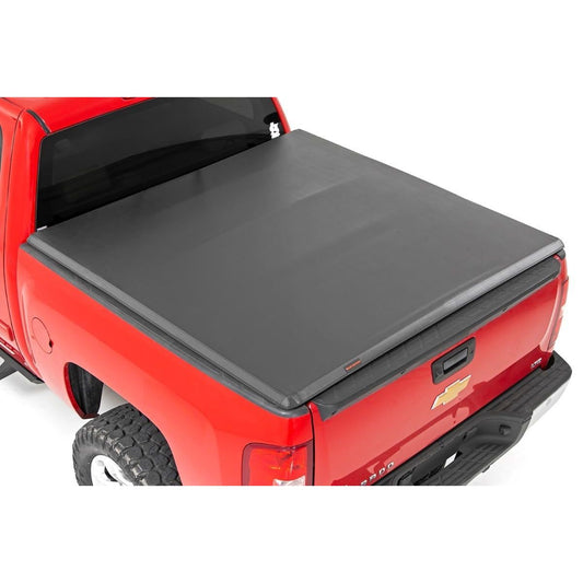 ROUGH COUNTRY Soft Tri-Fold Bed Cover | 5'9" Bed | Chevy/GMC 1500 (07-13) | 41207550A