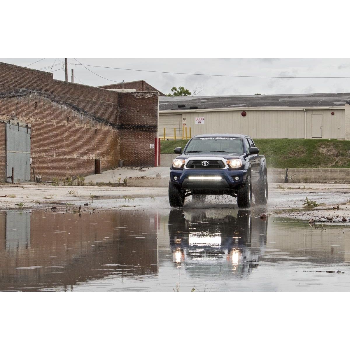 ROUGH COUNTRY | 3 Inch Lift Kit  M1 Struts/M1  Toyota Tacoma 4WD (2005-2023) | 74540