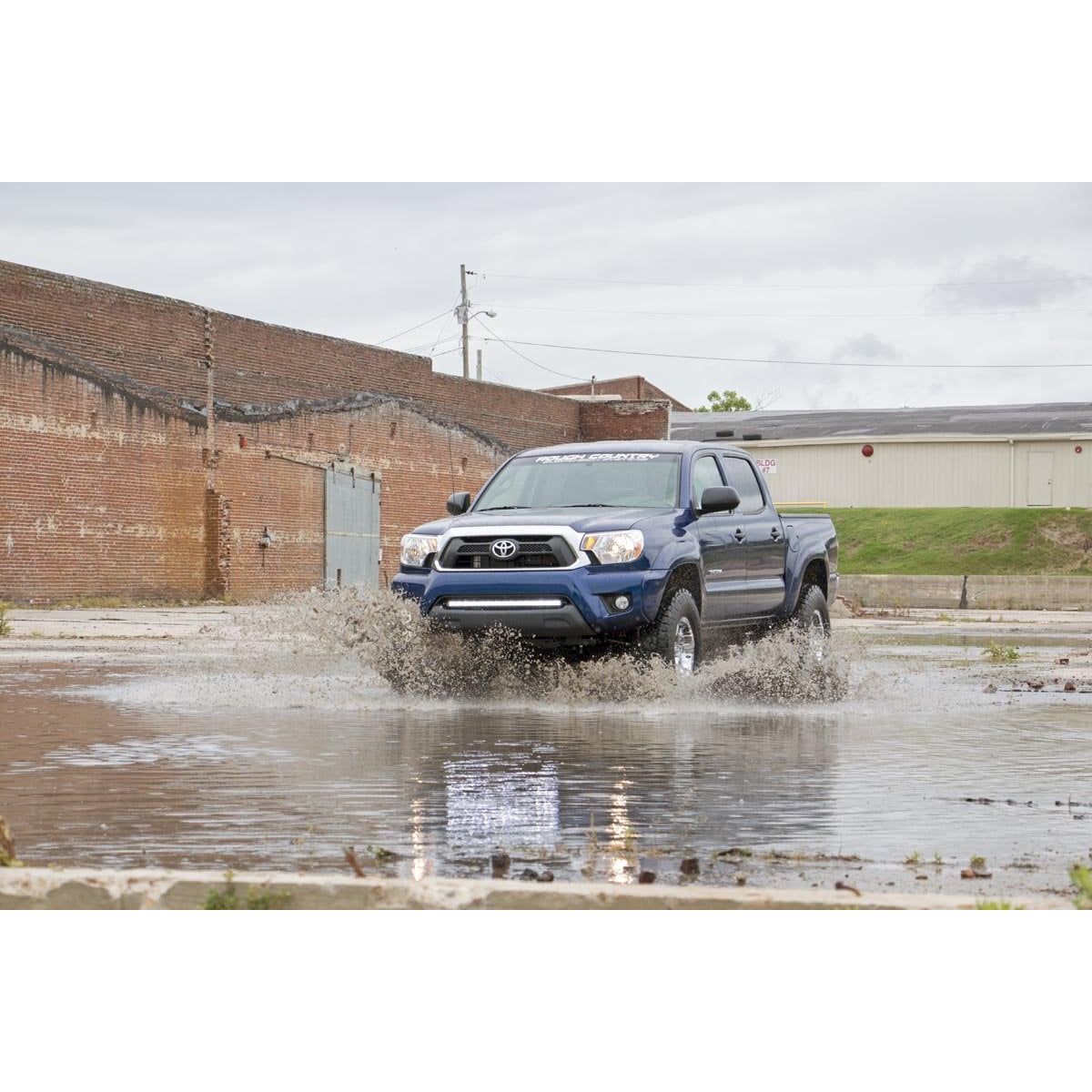 ROUGH COUNTRY | 3 Inch Lift Kit  M1 Struts/M1  Toyota Tacoma 4WD (2005-2023) | 74540