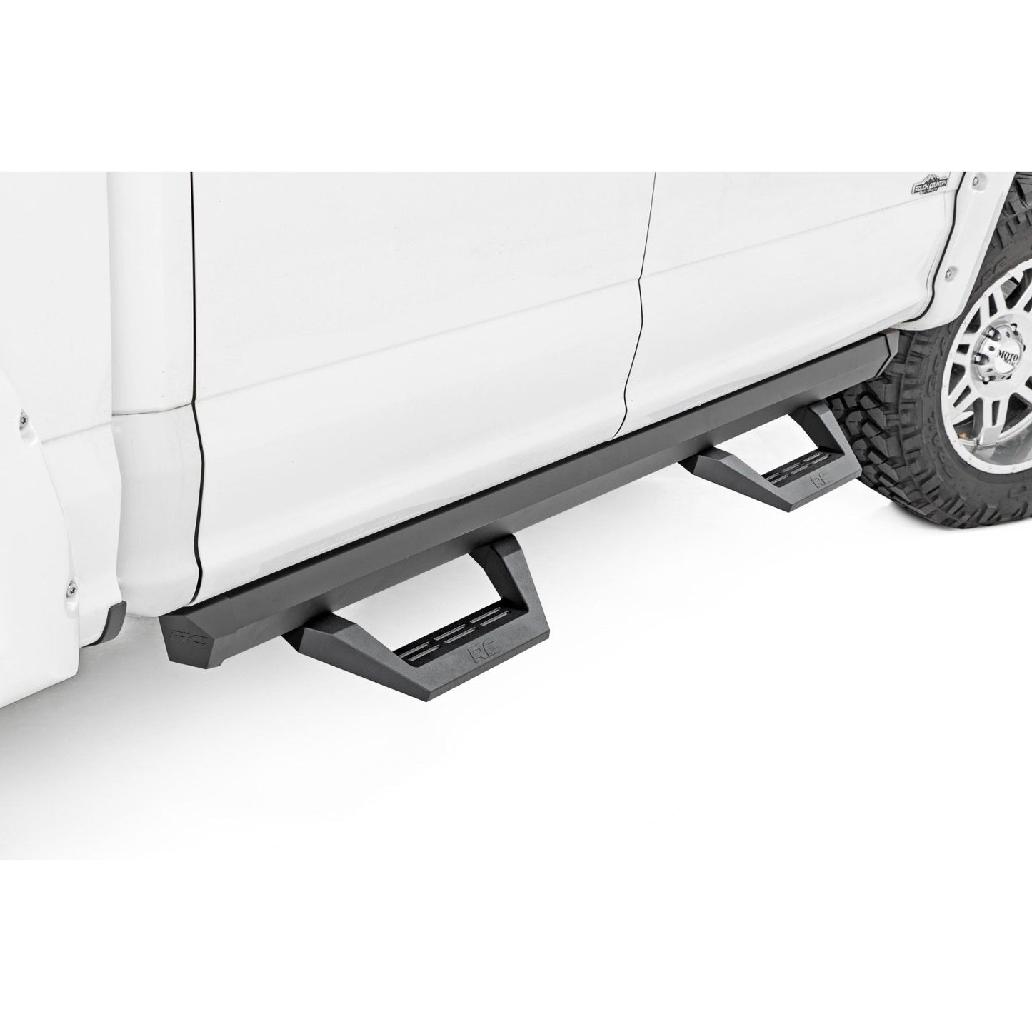 ROUGH COUNTRY SRX2 Adj Aluminum Step | Crew Cab | Ford F-150/Lightning/F-250/F-350/Raptor (15-25) | 51008A