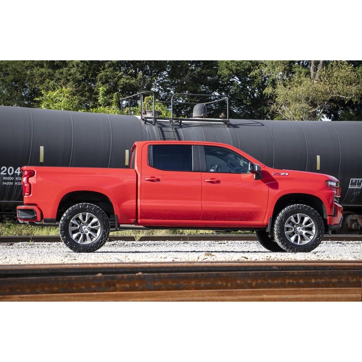 ROUGH COUNTRY | 3.5 Inch Lift Kit  M1  Rear Mono Leaf  Chevy Silverado 1500 (22-24) | 28240