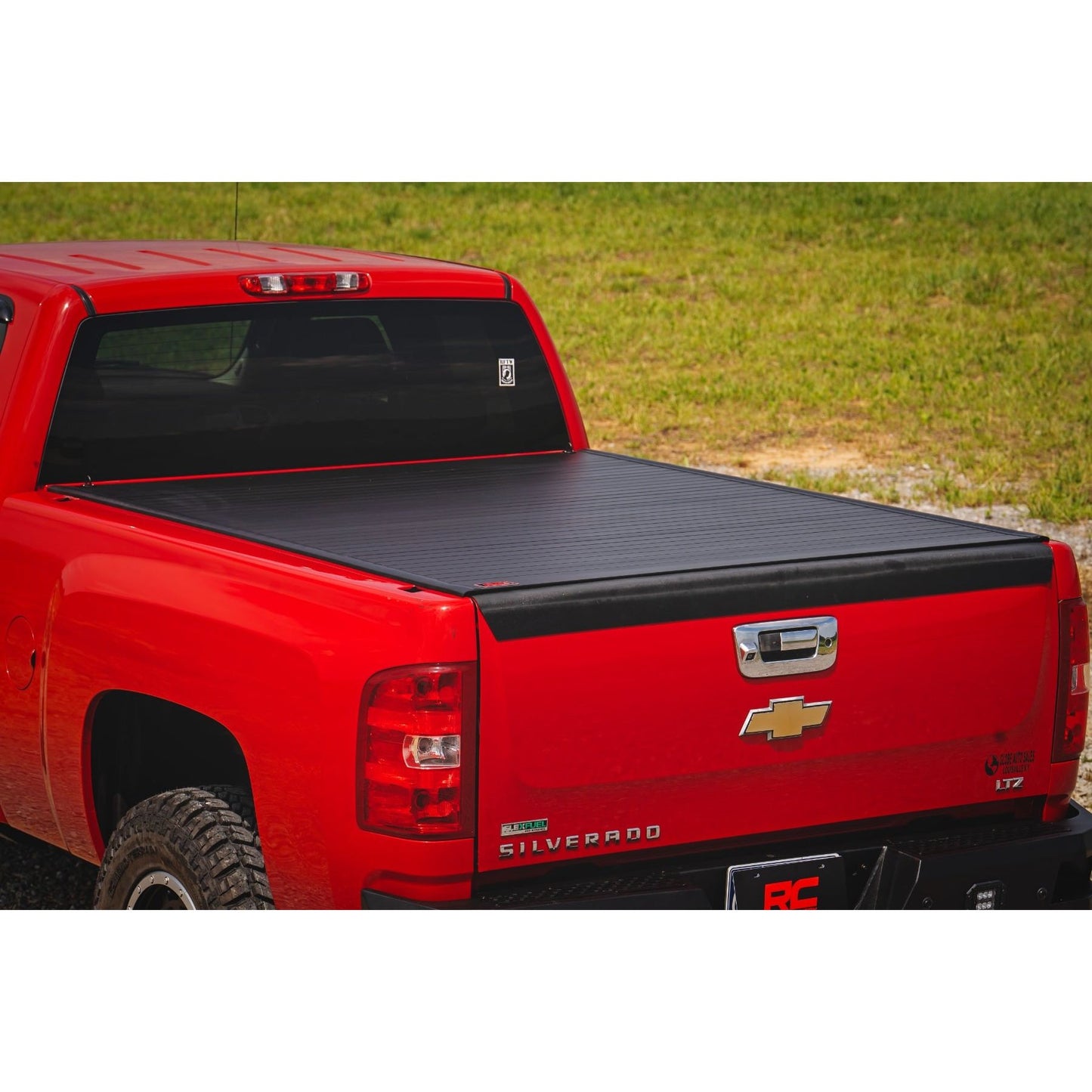 ROUGH COUNTRY | Hard Roll Up Bed Cover  6'7" Bed  Chevy/GMC Sierra/Silverado 1500 (07-13) | 50123560