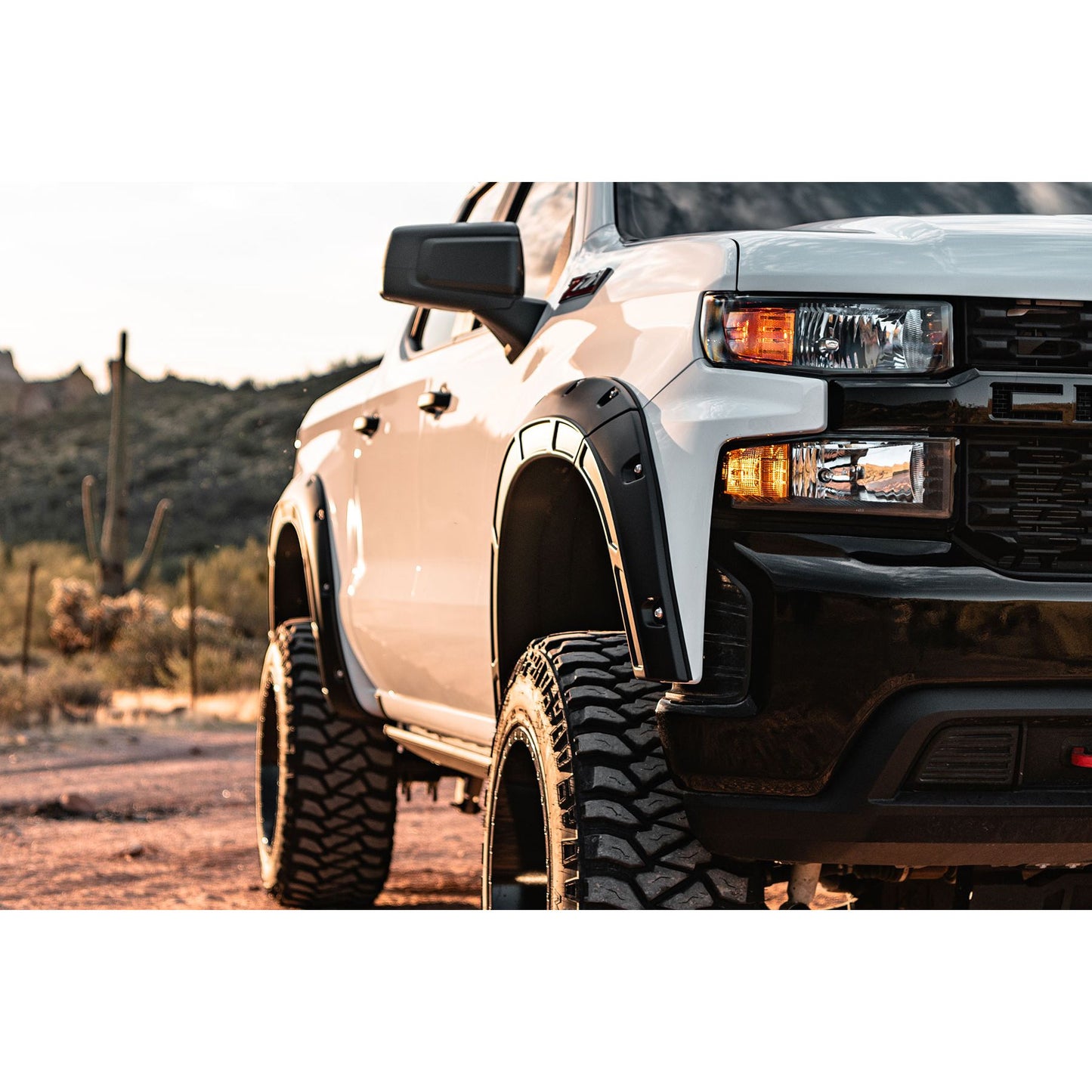 ROUGH COUNTRY | Defender Fender Flares  G42 White Sands  Chevy Silverado 1500 (19-26) | A-C12211-G42