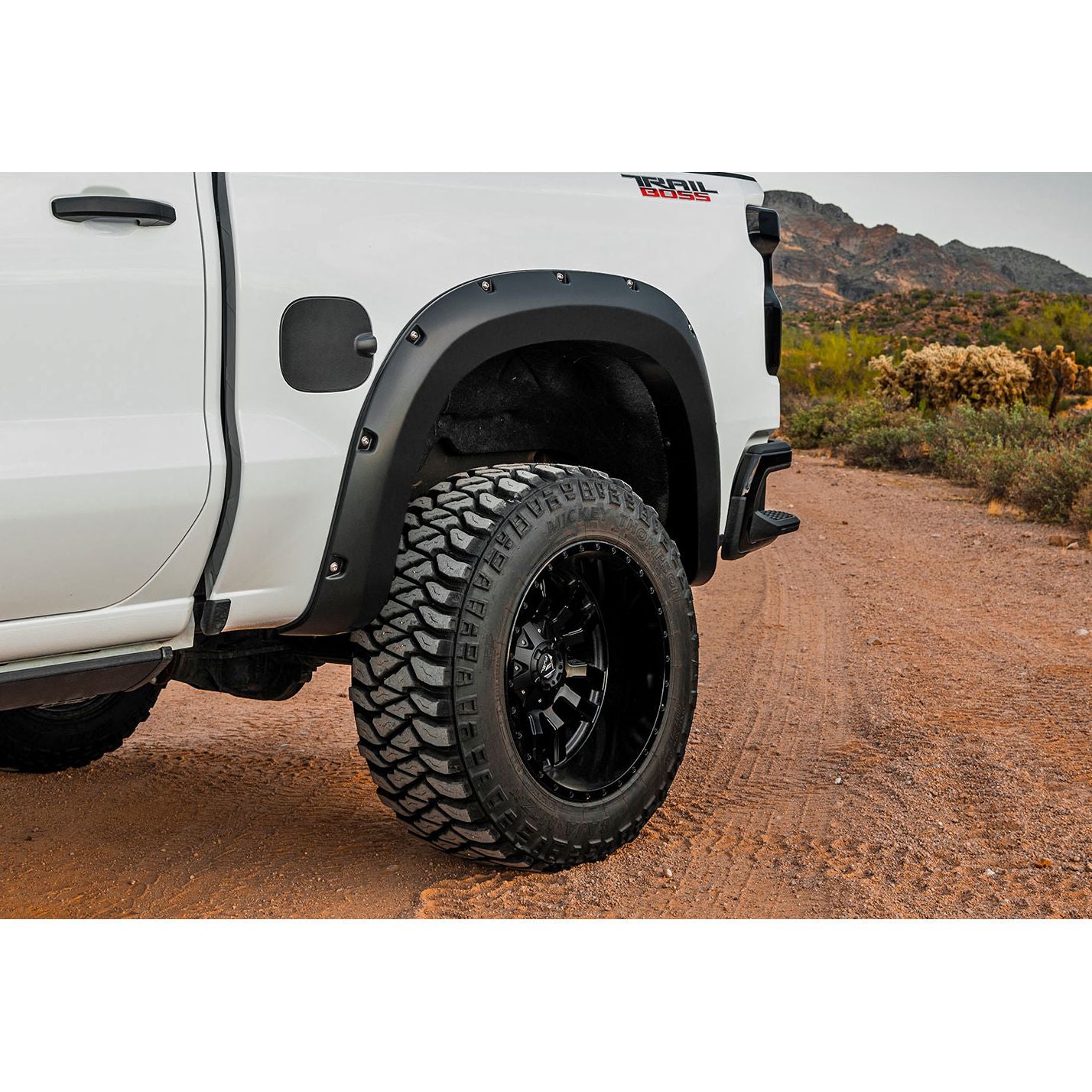 ROUGH COUNTRY | Pocket Fender Flares  G42 White Sands  Chevy Silverado 1500 2WD/4WD (22-26) | F-C12211-G42