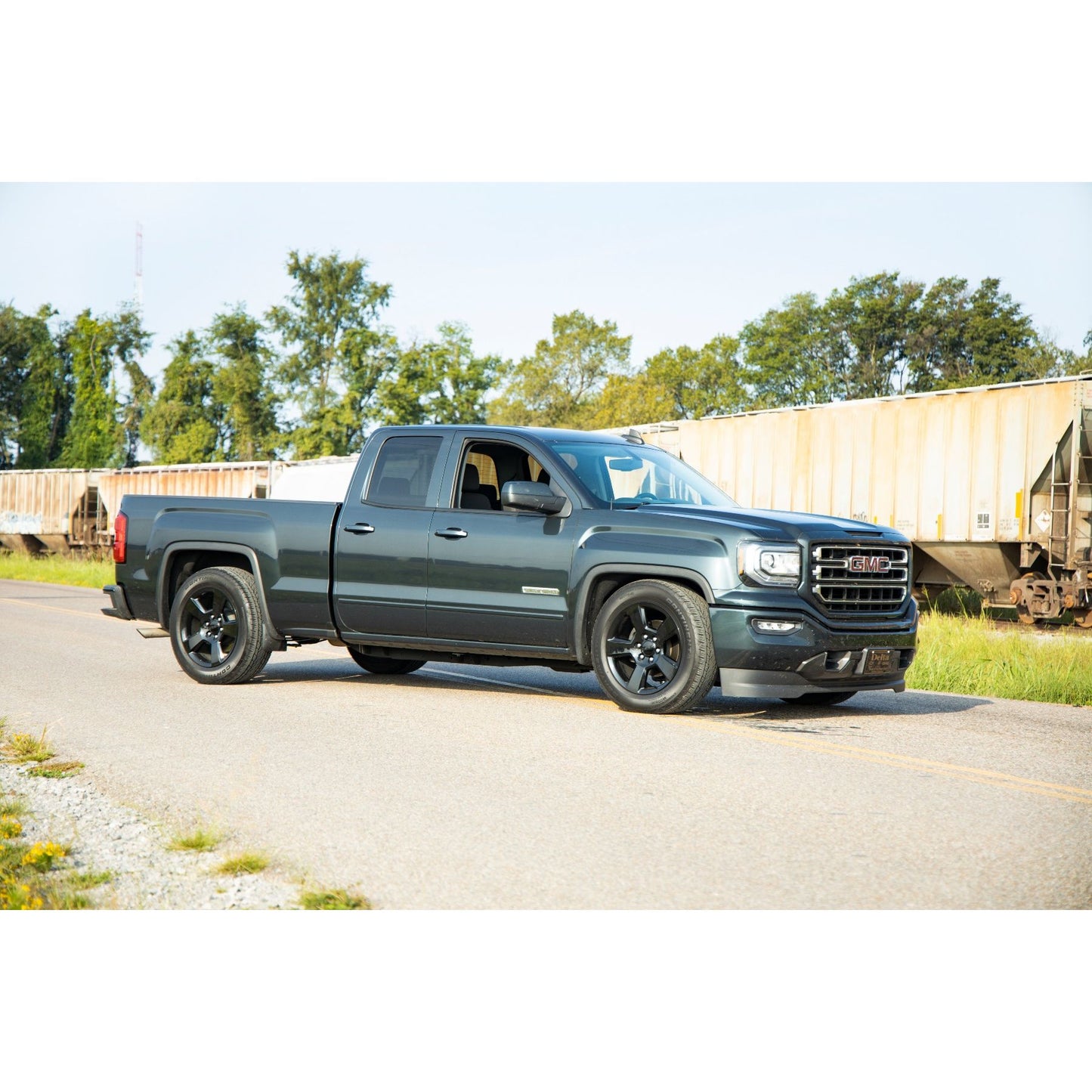 ROUGH COUNTRY 2 Inch Lowering Kit | 4 Inch Rear Lowering | M1 | Chevy/GMC 1500 (14-18 & Classic) | 71640