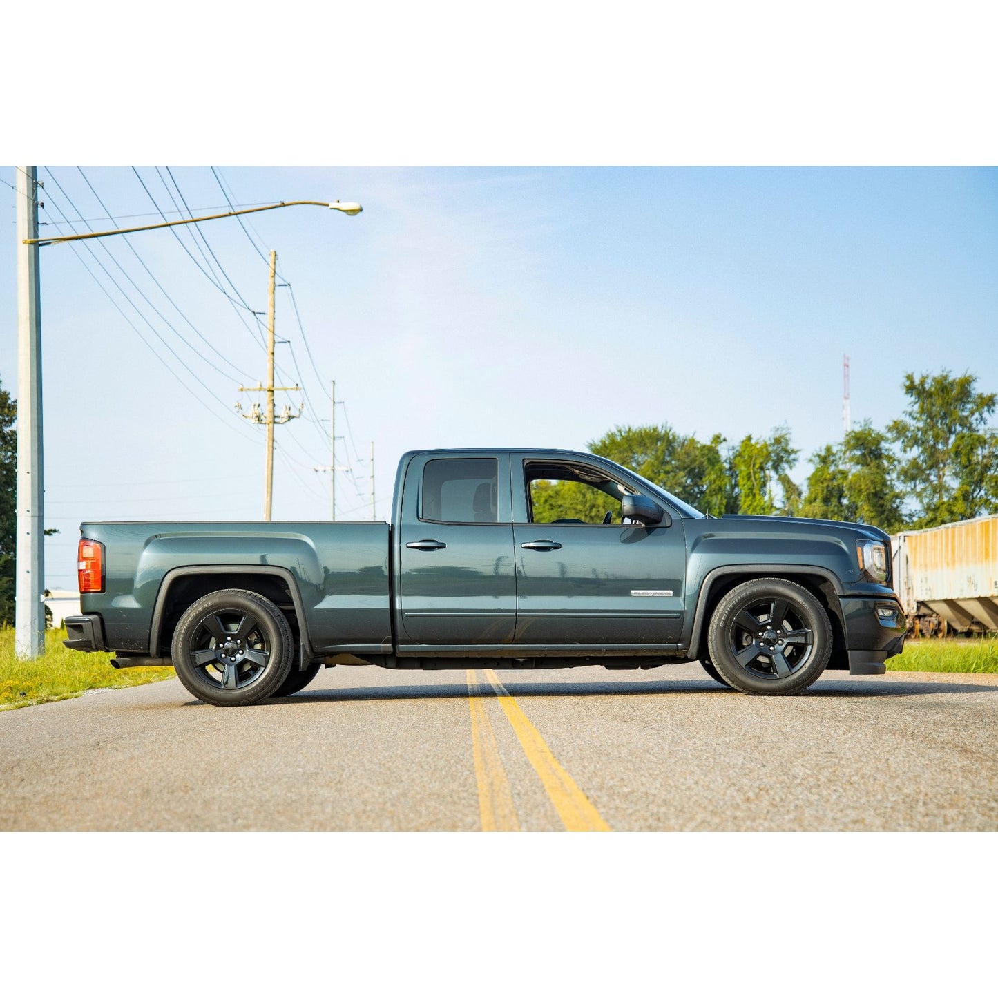 ROUGH COUNTRY 2 Inch Lowering Kit | 4 Inch Rear Lowering | M1 | Chevy/GMC 1500 (14-18 & Classic) | 71640