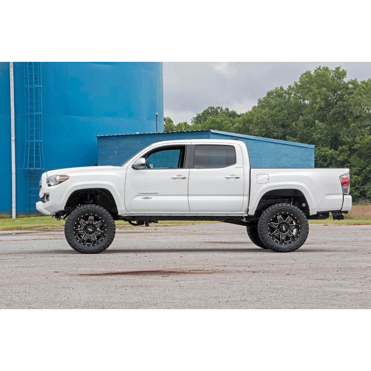 ROUGH COUNTRY | 6 Inch Lift Kit  Toyota Tacoma 2WD/4WD (2005-2015) | 747.2