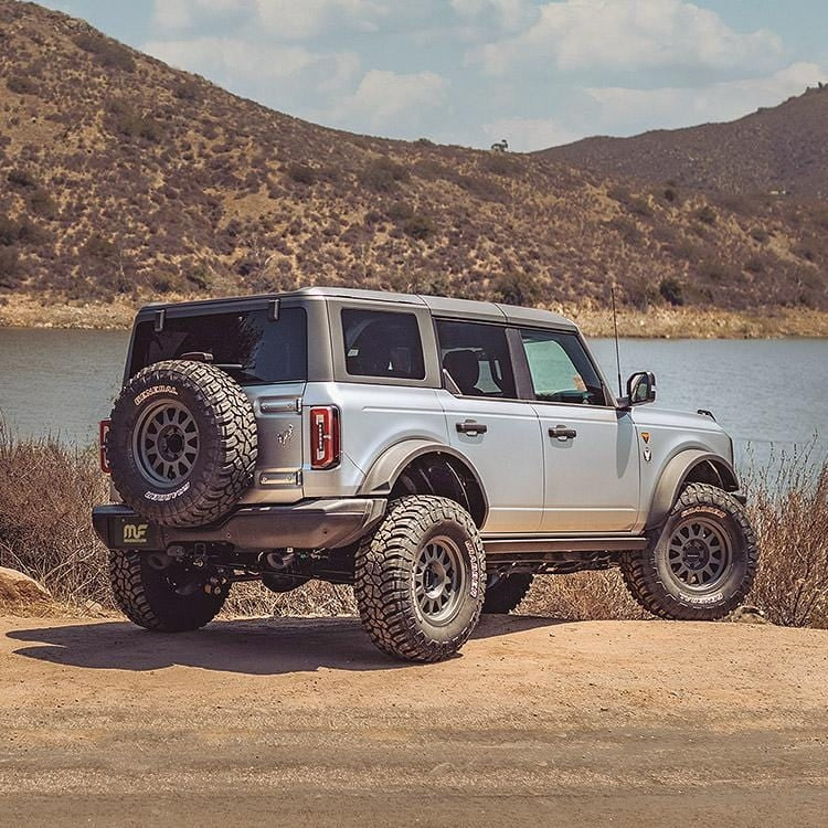 MagnaFlow  Street Series Axle-Back Performance Exhaust System for 2021-C  Ford Bronco 19558