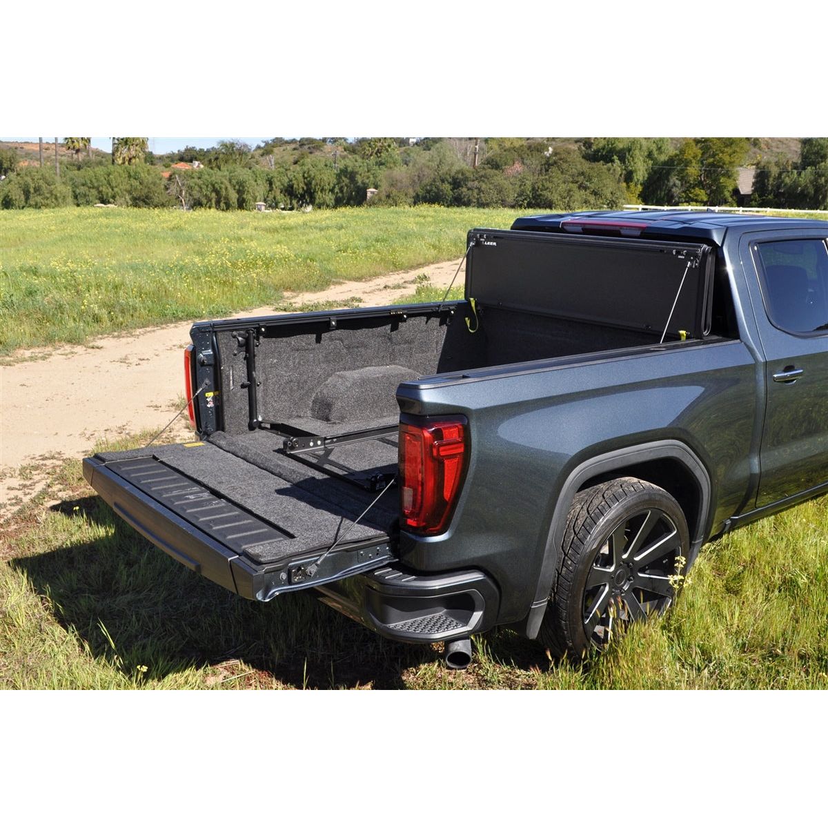 LEER Flush Folding Tonneau Cover HF650M