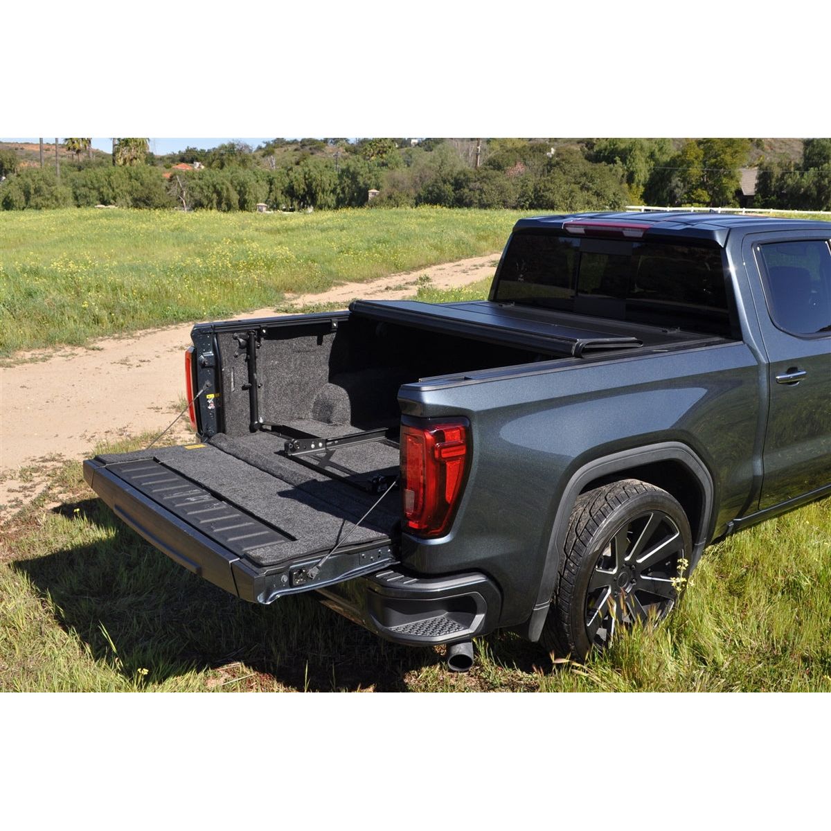 LEER Flush Folding Tonneau Cover HF650M