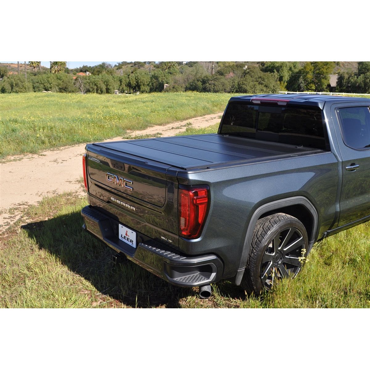 LEER Flush Folding Tonneau Cover HF650M